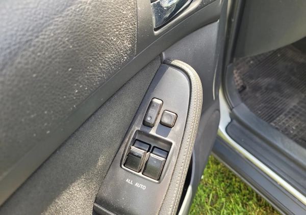Toyota Avensis cena 8050 przebieg: 292000, rok produkcji 2003 z Warszawa małe 121